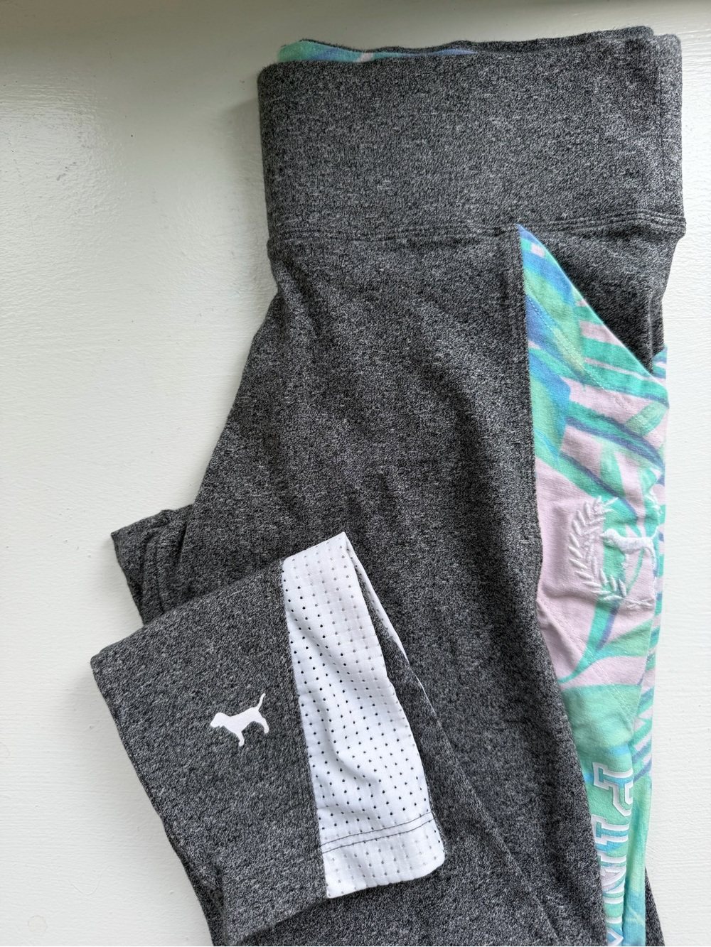 Victoria’s Secret PINK Leggings w/side pocket, mesh, and tropical floral details